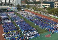 让所有学生走红毯C位亮相，上海这所中学办了场足球嘉年华