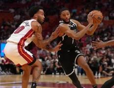 NBA季前赛篮网逆转热火队，湖人旧将沃克14投7中砍下22分4篮