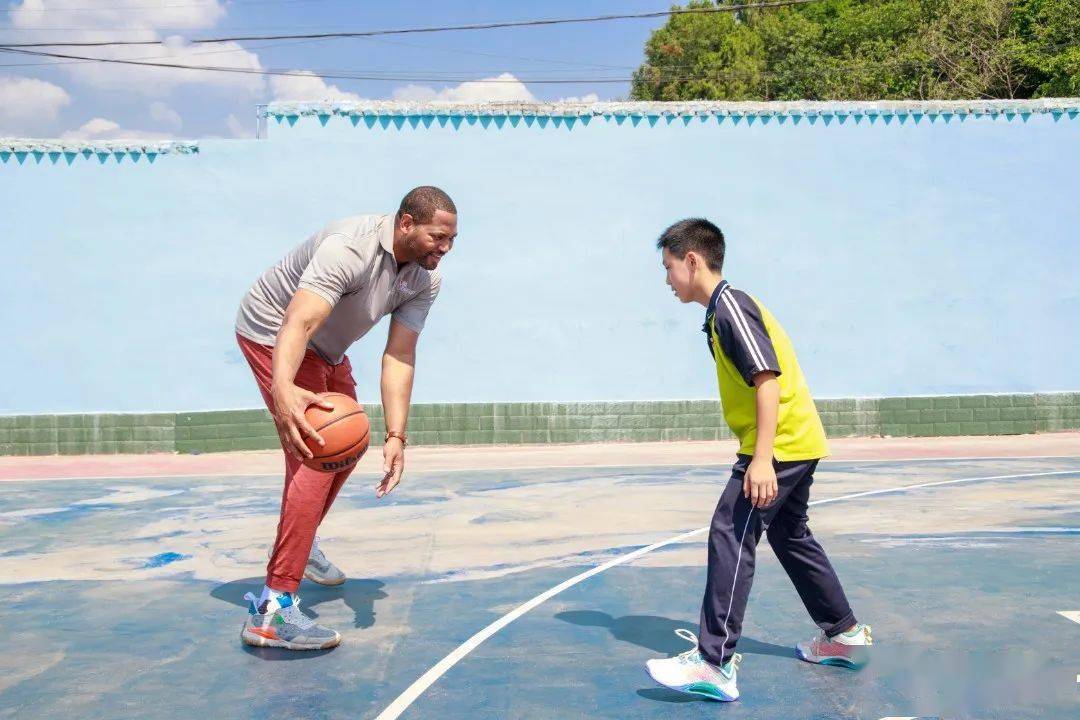 NBA传奇球星罗伯特·霍里来简阳啦