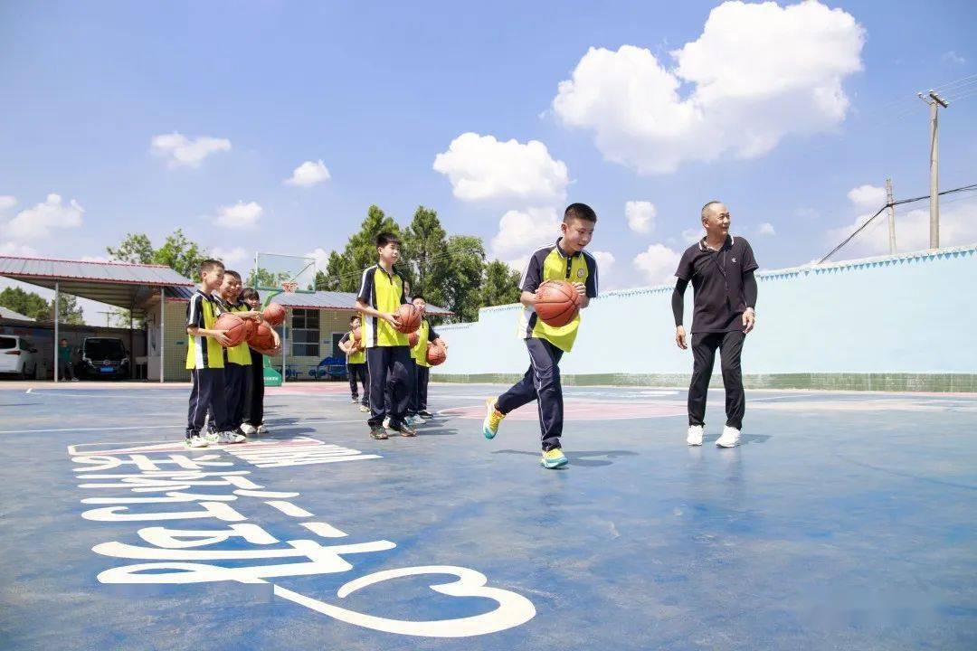 NBA传奇球星罗伯特·霍里来简阳啦