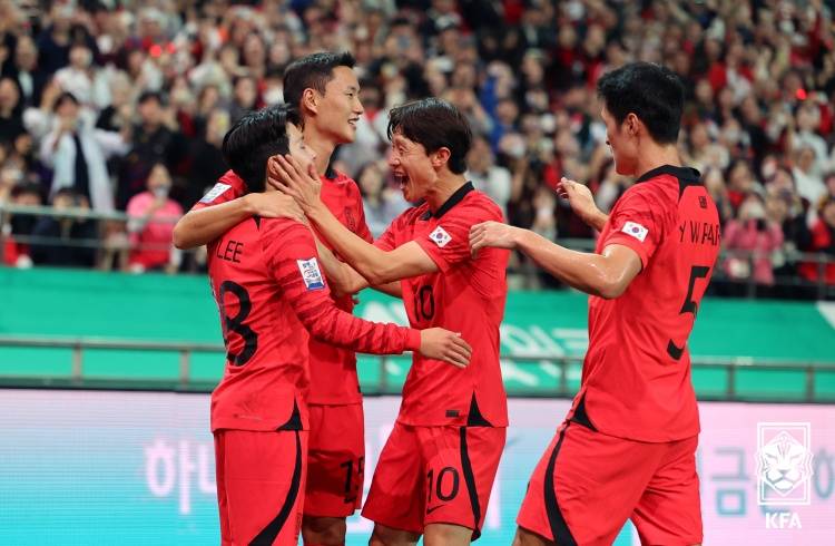 4-1！4-0！日本韩国双双取胜，剑指2026世界杯，中国男足尴尬了