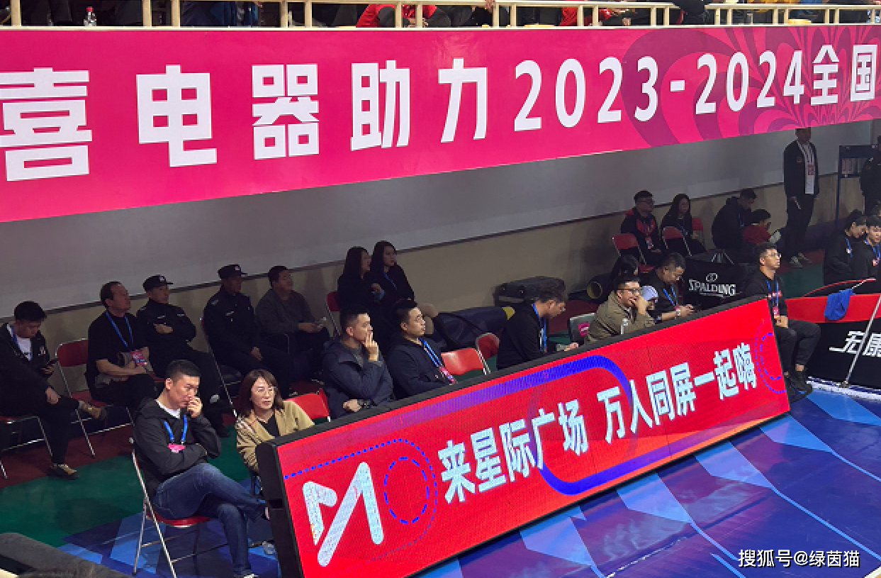 卸任辽篮主帅的杨鸣！解热闻NBA，参加活动综艺节目，疯狂吸金