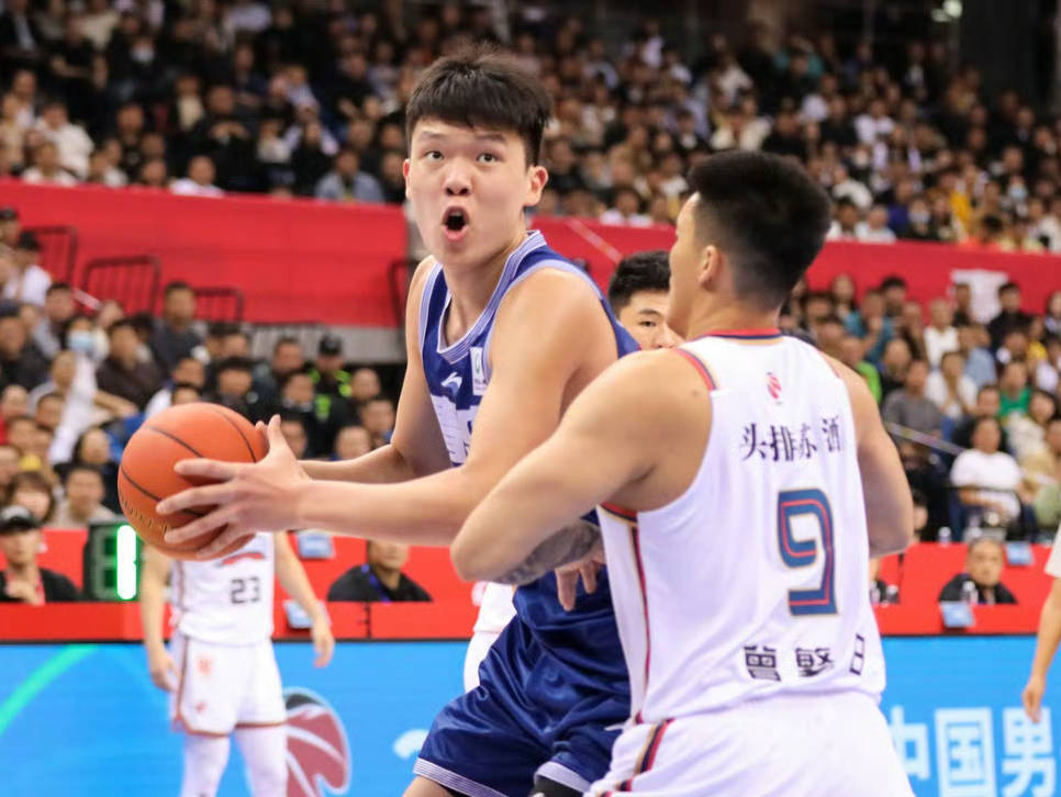 打爆法尔！完胜姚明！男篮“新内线”稳进NBA，近10年内最强中锋