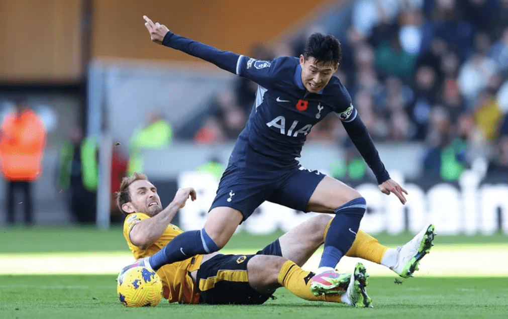 英格兰超级联赛（EPL）联赛：狼队2-1热刺 约翰逊3分钟闪击 热刺补时连丢2球惨遭绝杀